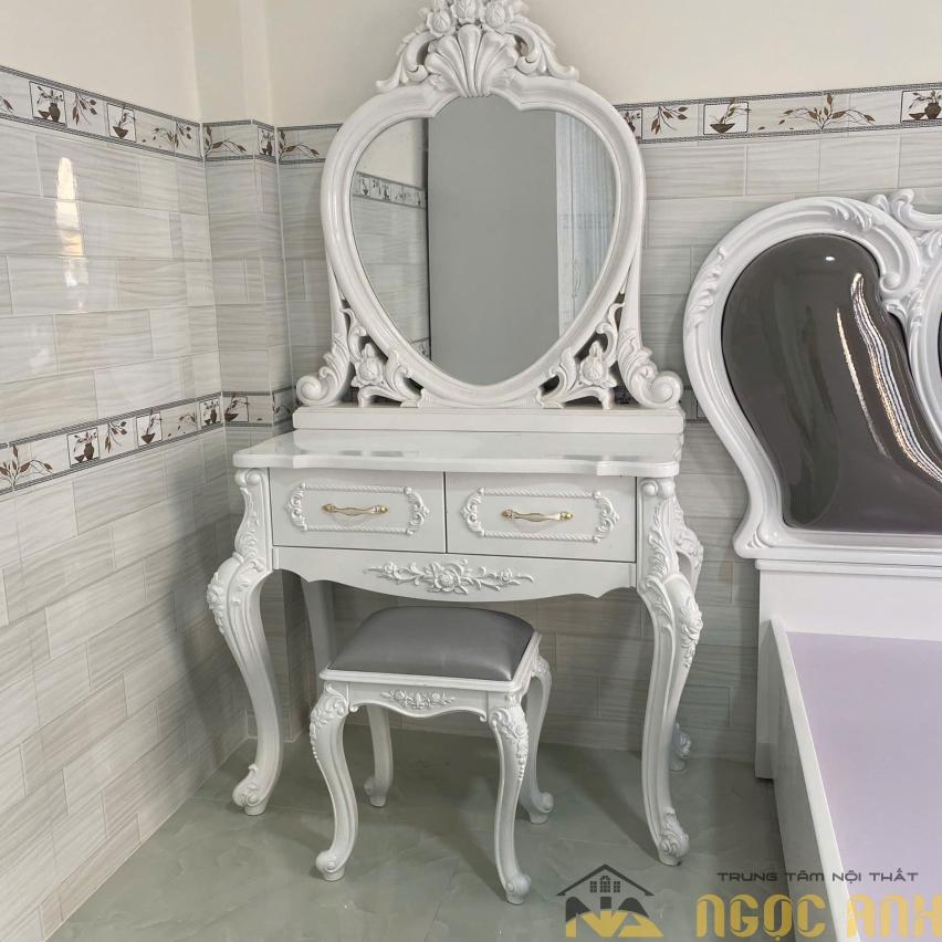 Bàn Phấn Cổ Điển